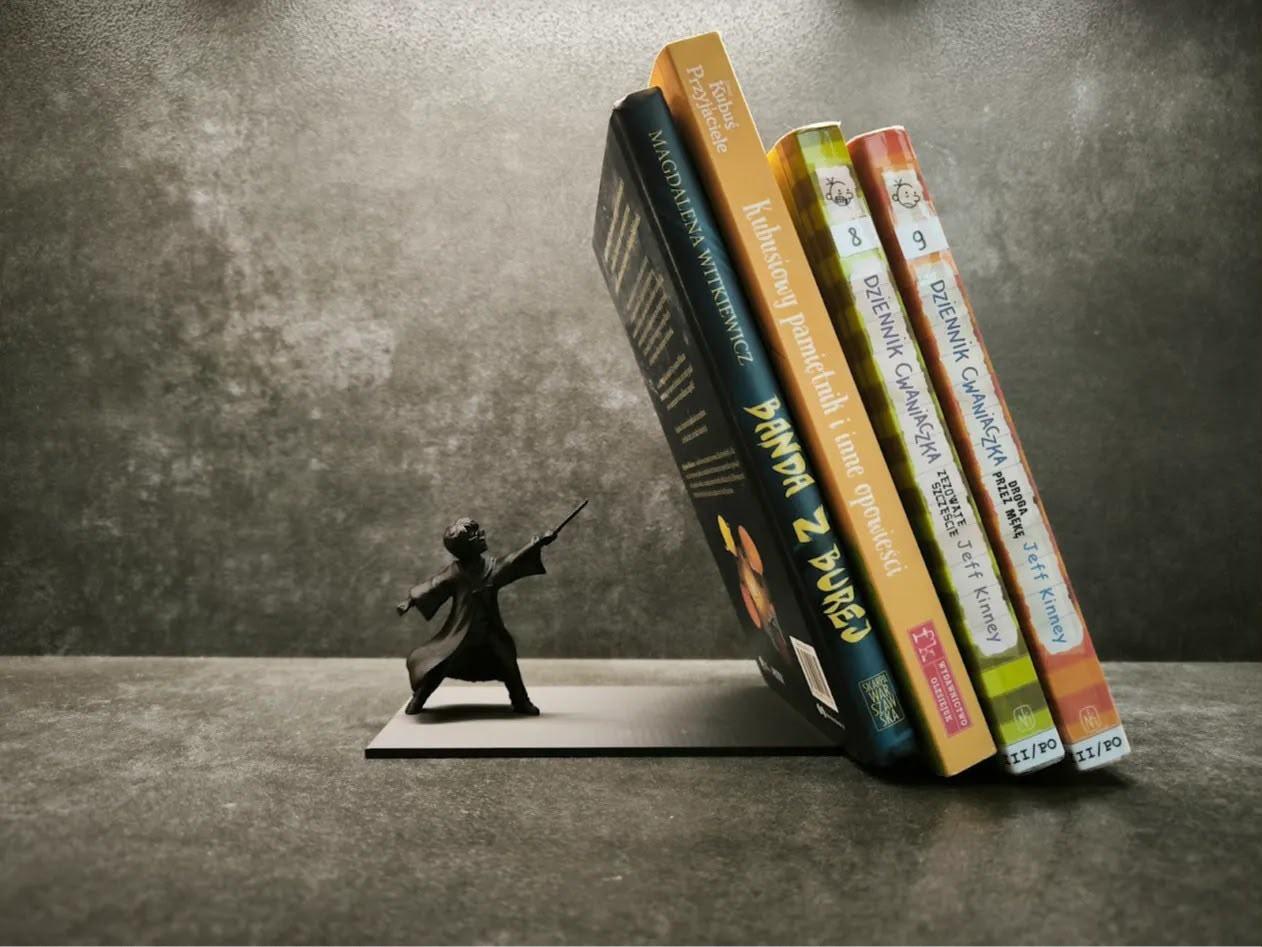 Aparador de Livros Bruxinho